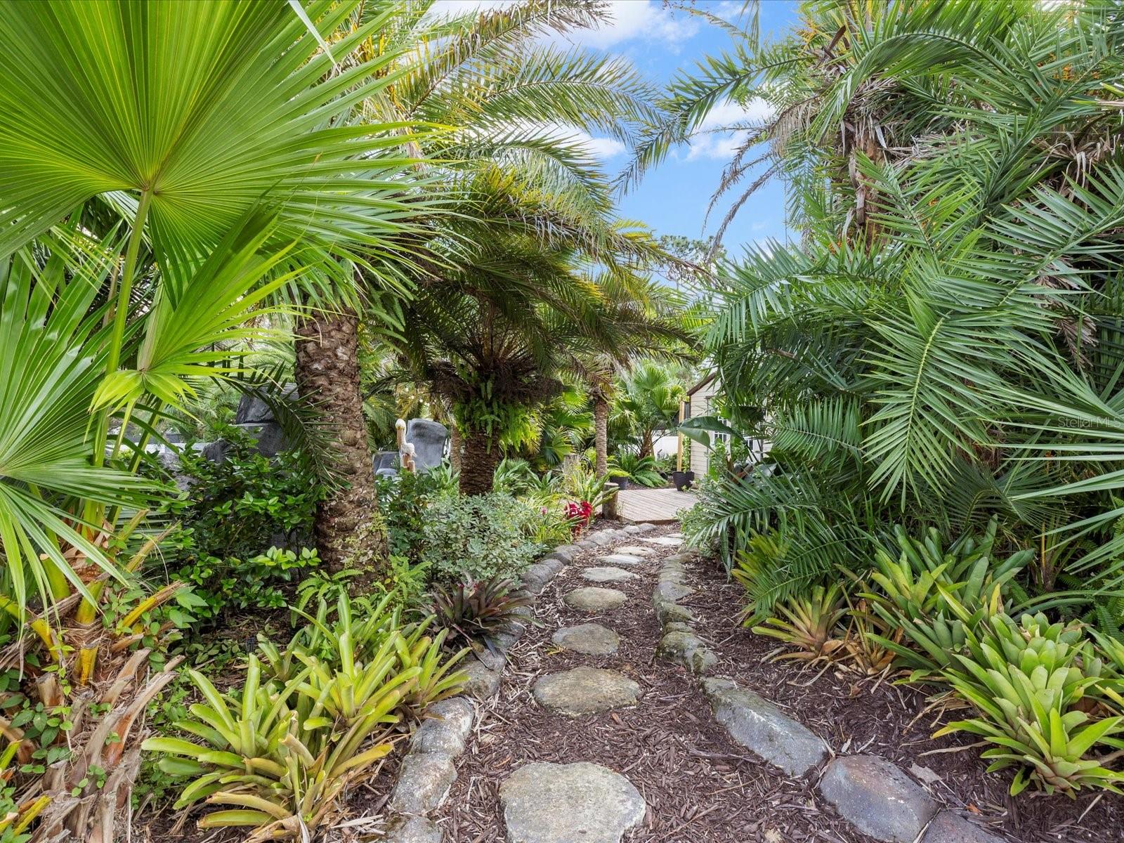 Listing photo id 34 for 9027 Mavis Road