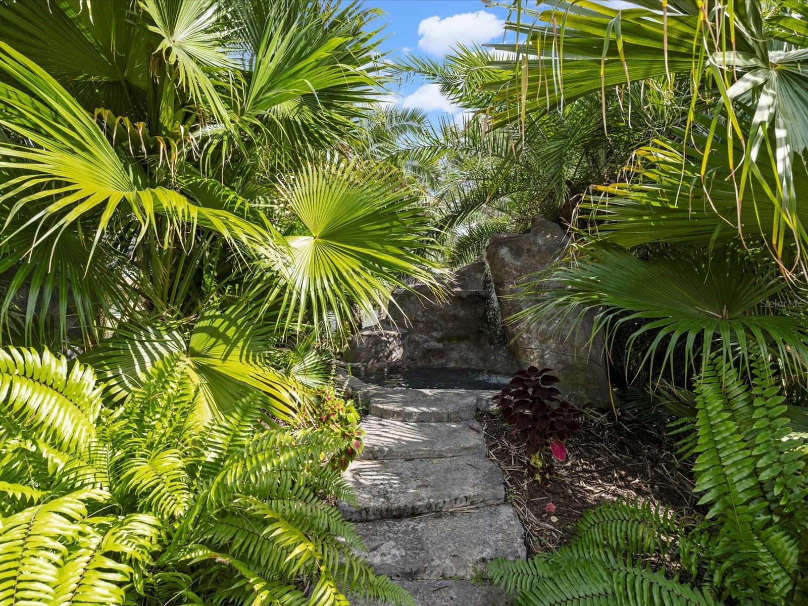 Listing photo id 37 for 9027 Mavis Road