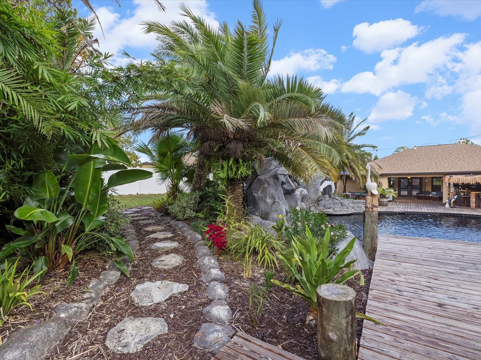 Listing photo id 39 for 9027 Mavis Road
