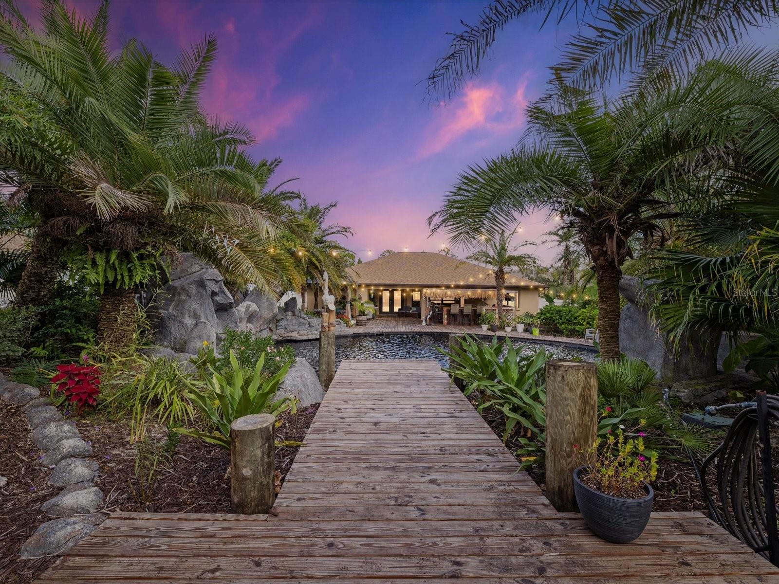 Listing photo id 47 for 9027 Mavis Road