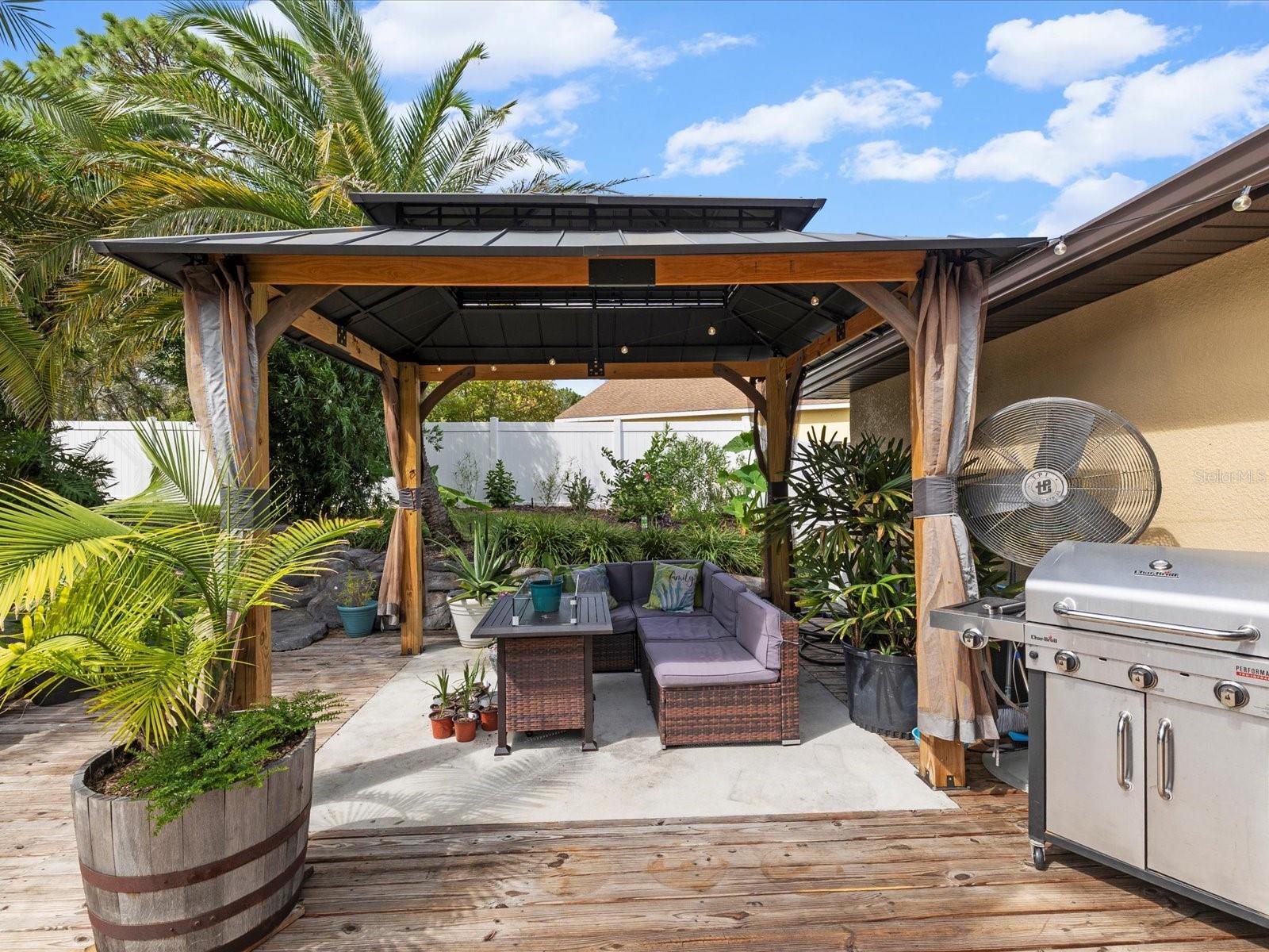 Listing photo id 3 for 9027 Mavis Road