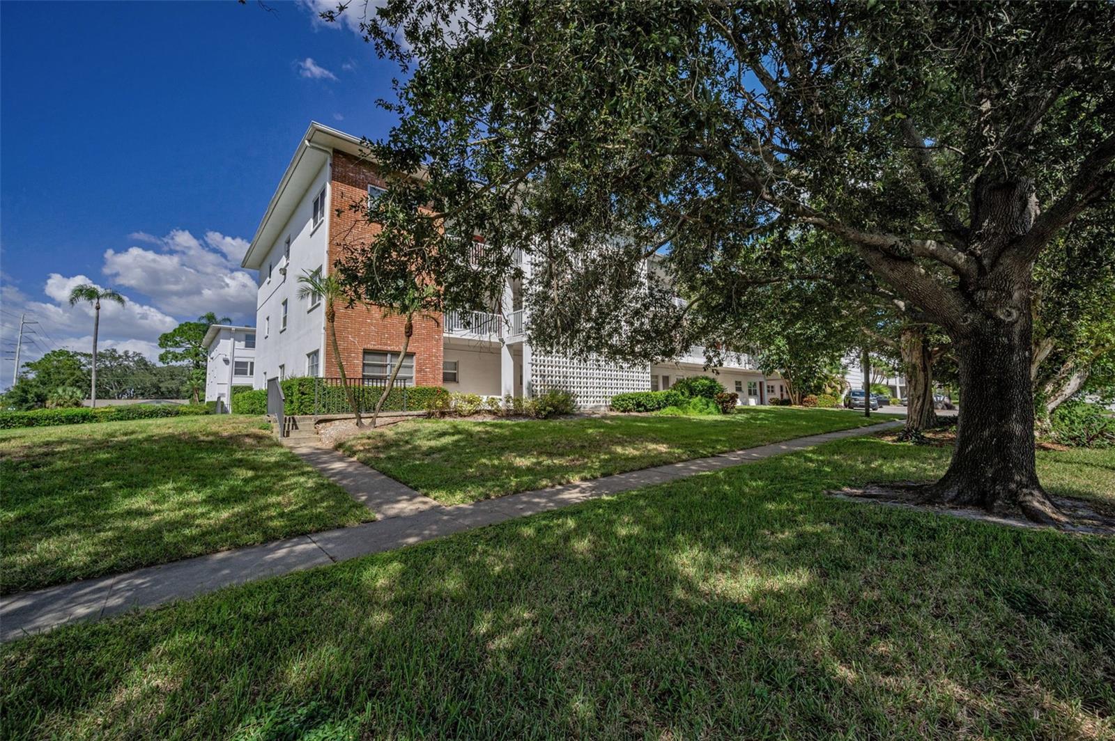 Image 3 of 47 For 5155 9th Avenue N 104