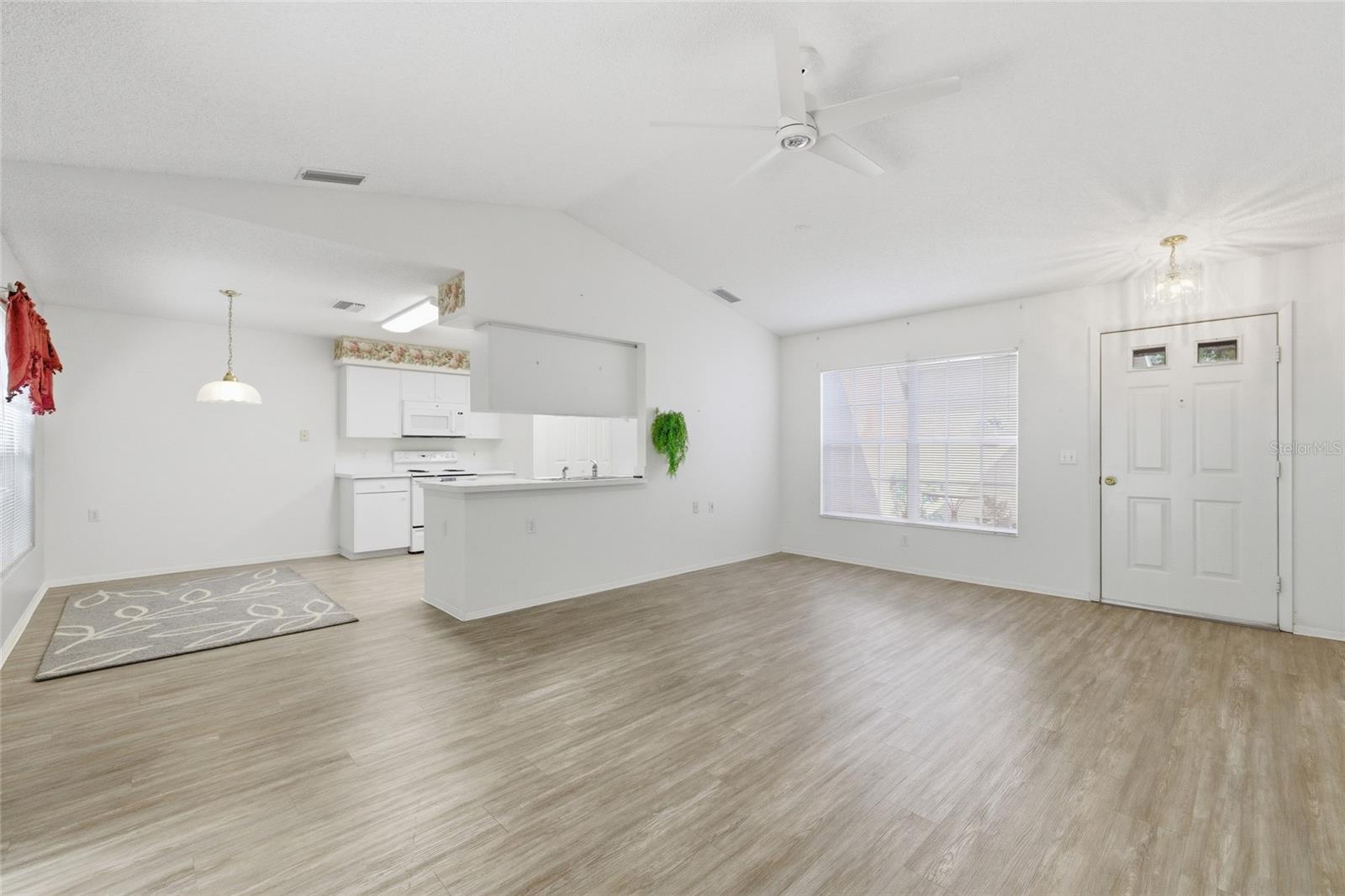 Image 6 of 49 For 7343 Willow Brook Drive