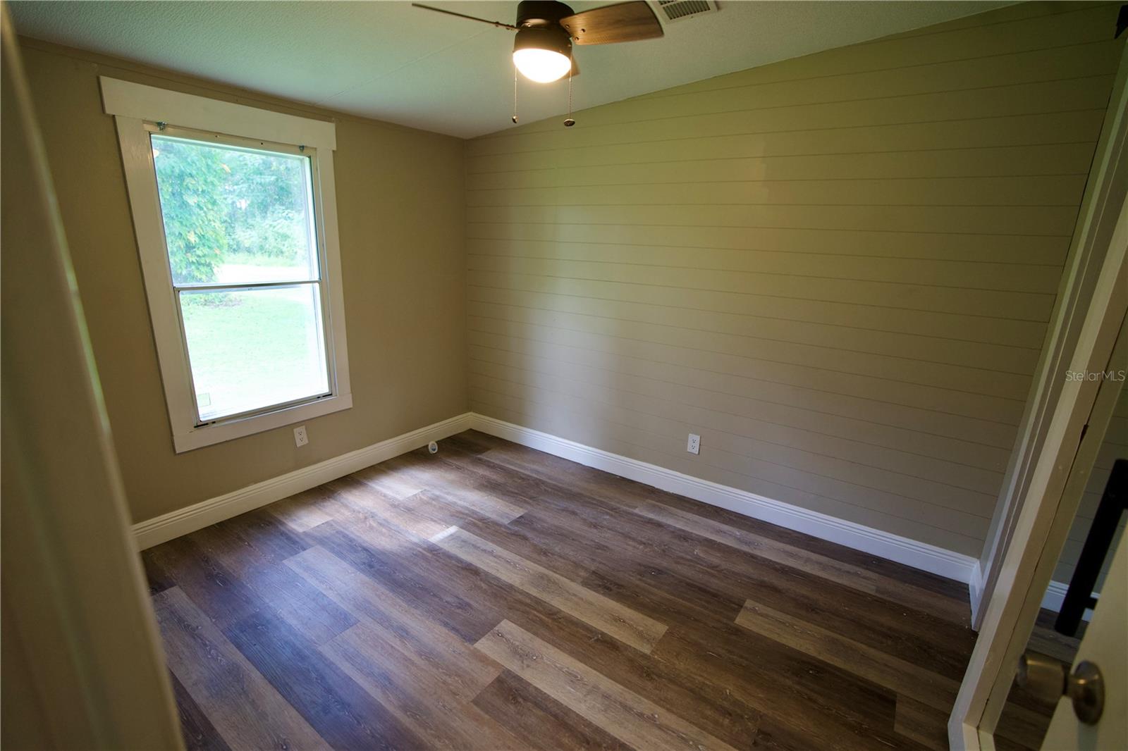 Listing photo id 10 for 10424 Tami Trail