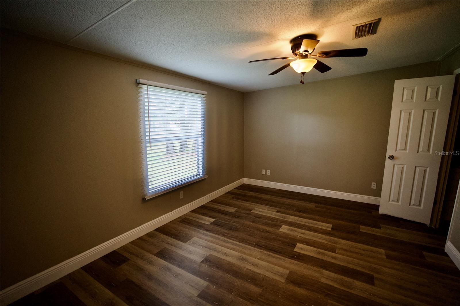 Listing photo id 15 for 10424 Tami Trail