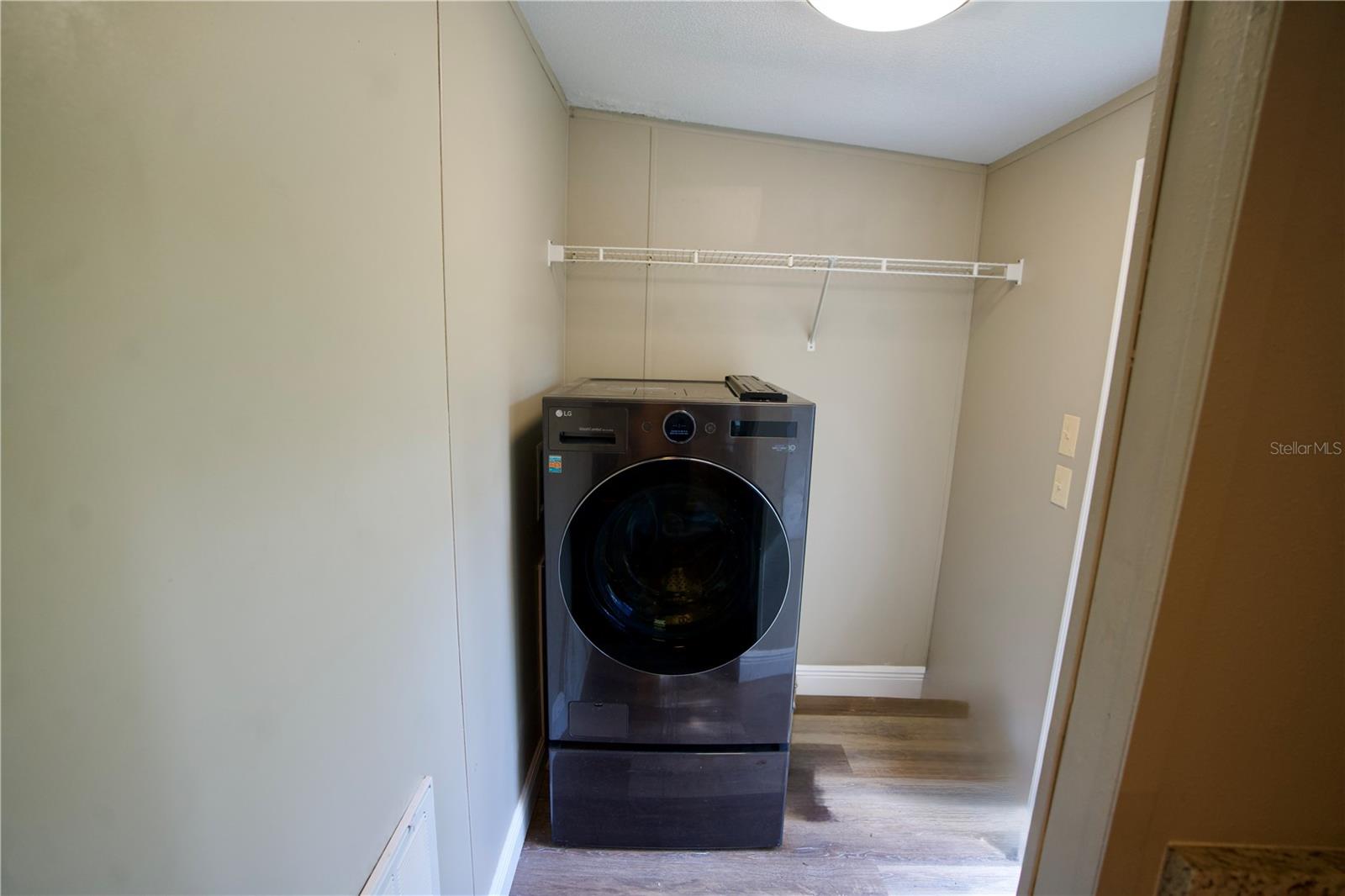 Listing photo id 31 for 10424 Tami Trail