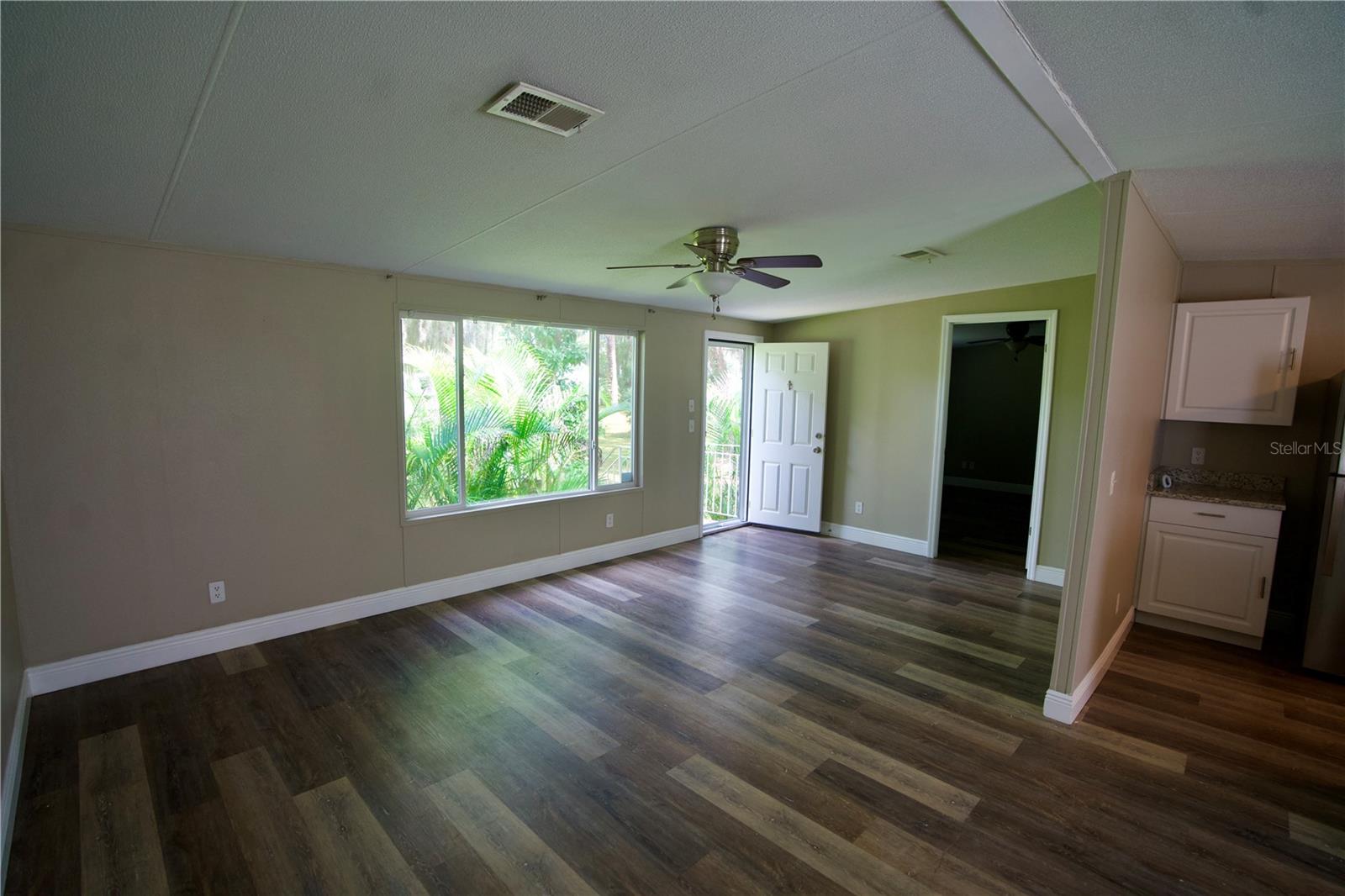 Listing photo id 2 for 10424 Tami Trail