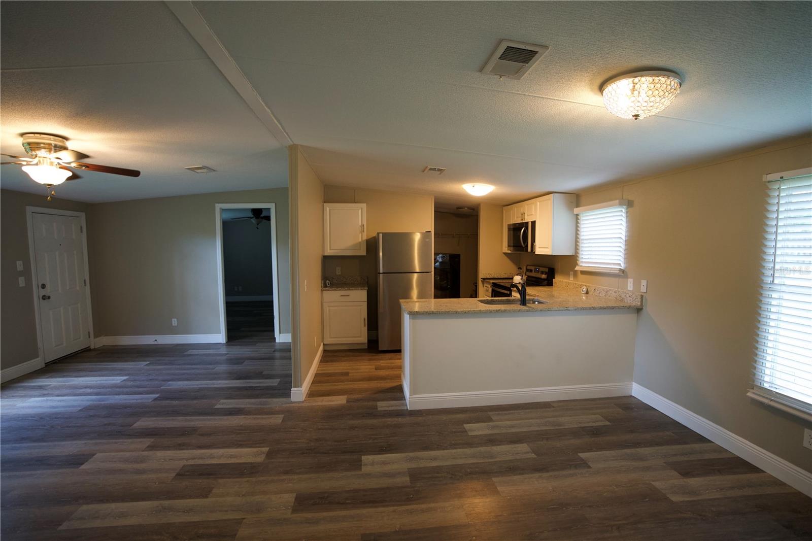 Listing photo id 3 for 10424 Tami Trail