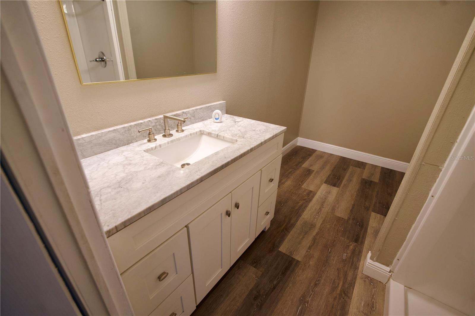 Listing photo id 7 for 10424 Tami Trail