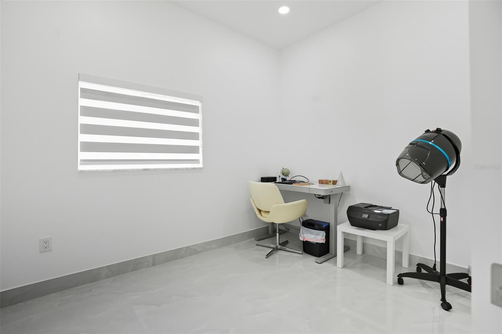 Image 22 of 60 For 7102 Hazelhurst Court