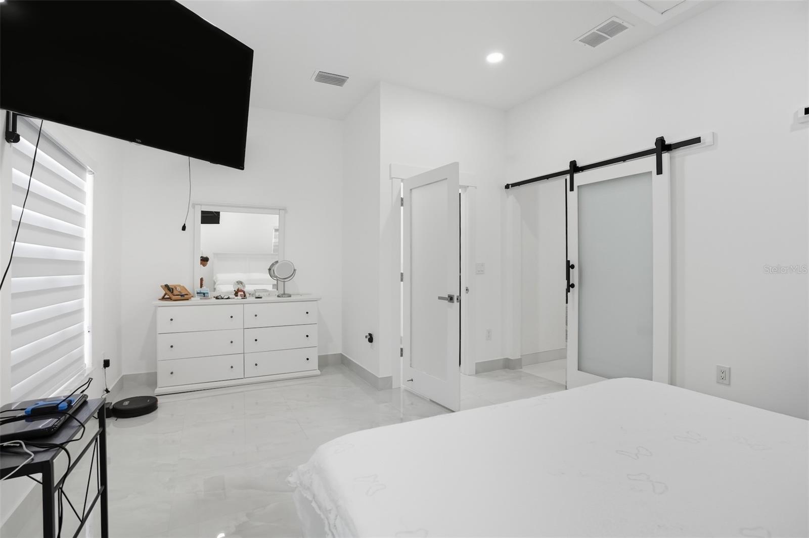 Image 27 of 60 For 7102 Hazelhurst Court
