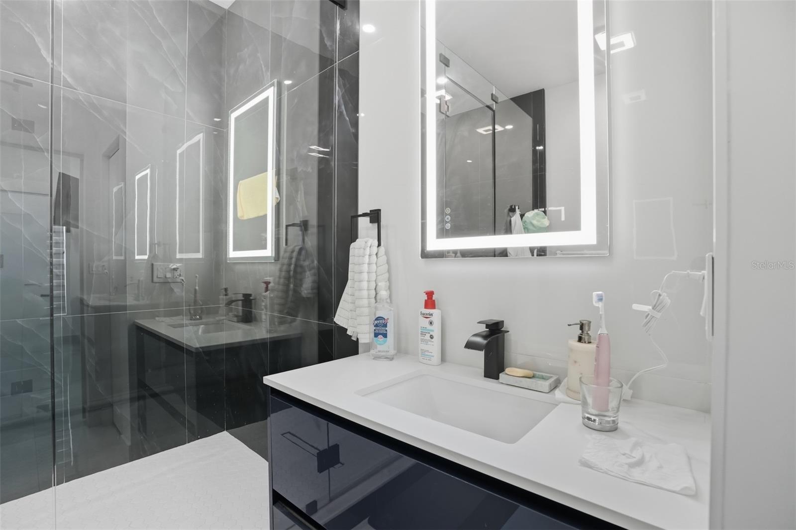Image 36 of 60 For 7102 Hazelhurst Court