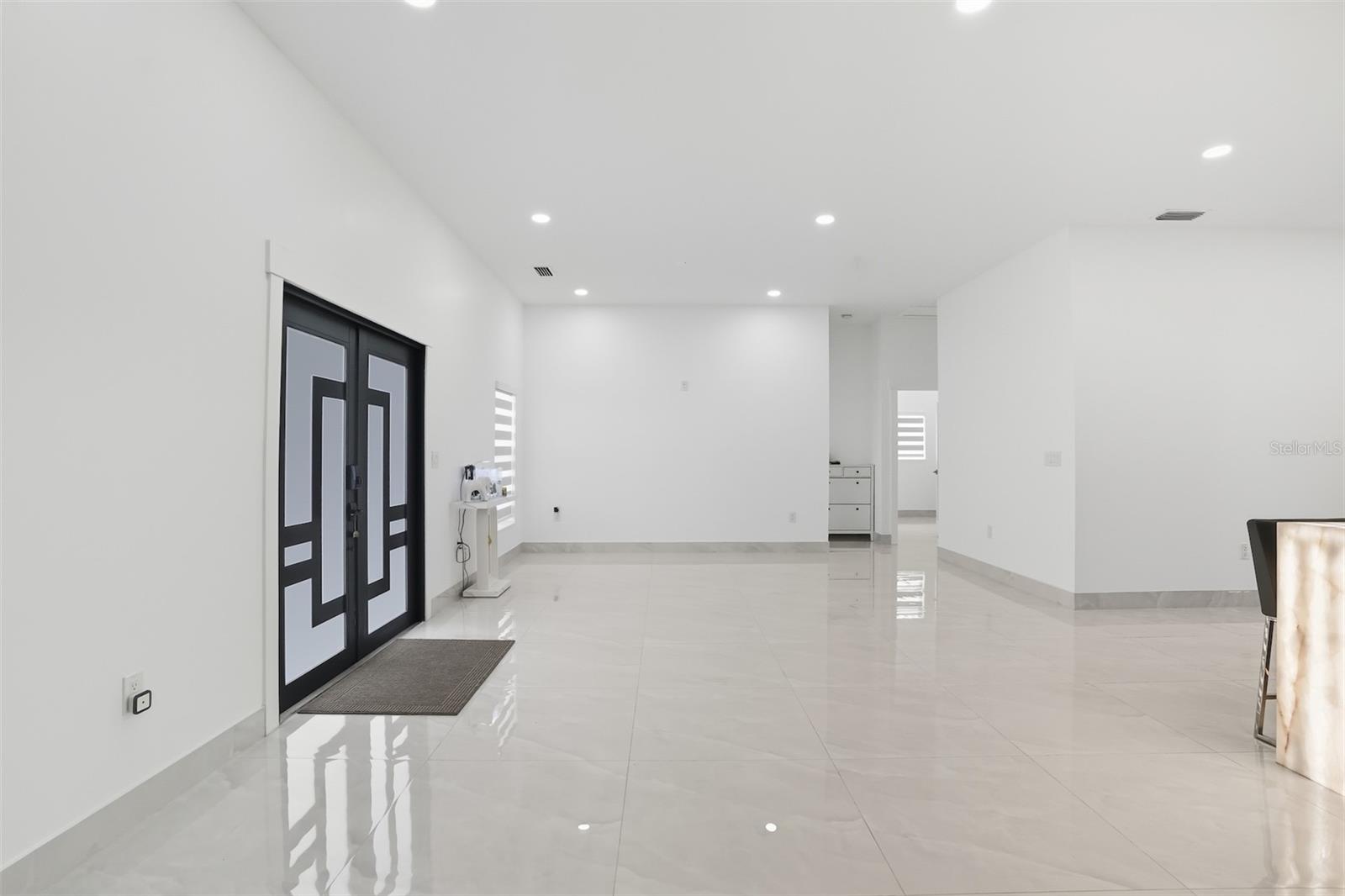 Image 5 of 60 For 7102 Hazelhurst Court