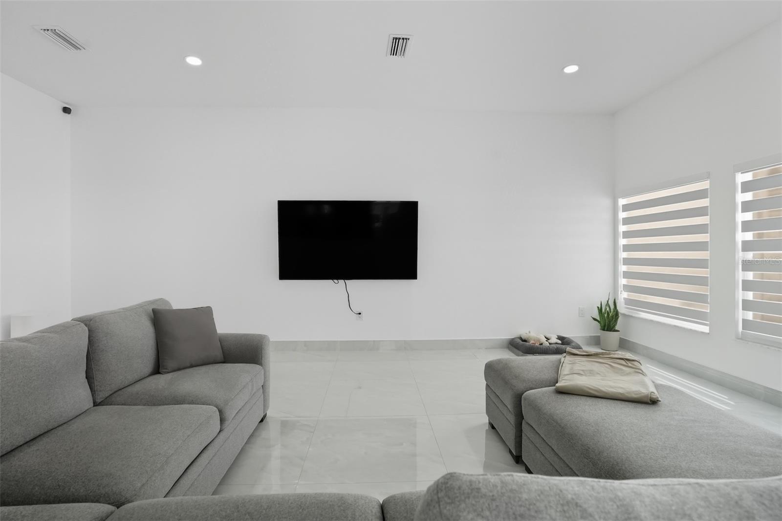 Image 8 of 60 For 7102 Hazelhurst Court