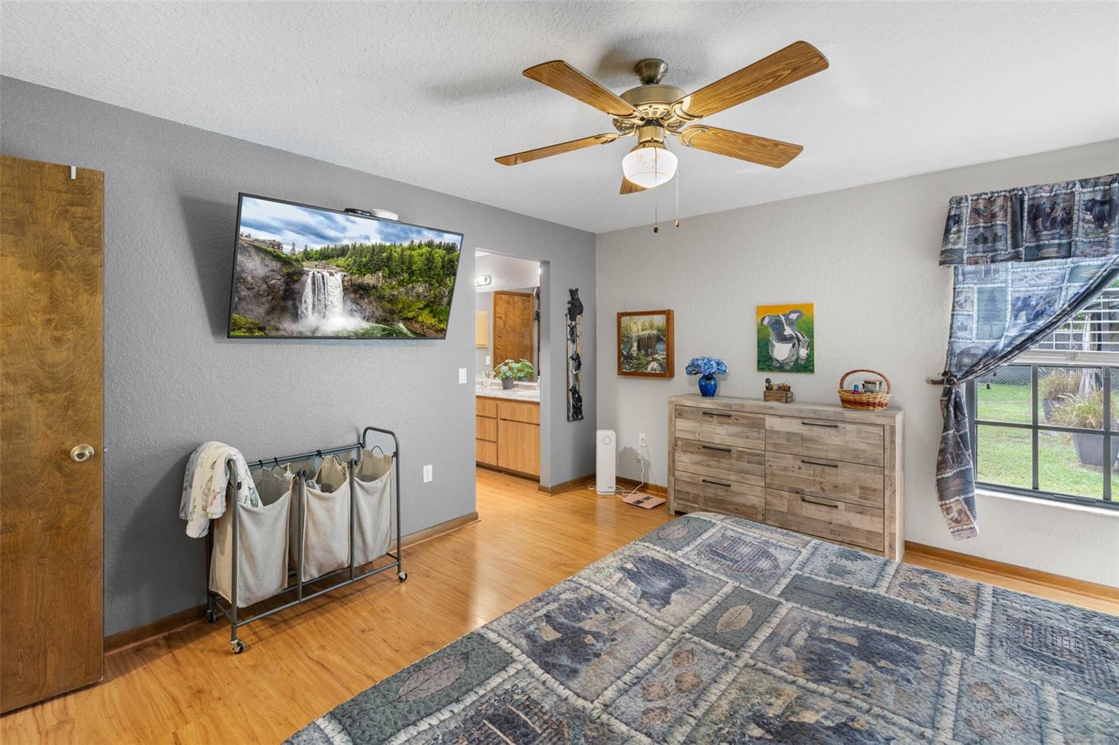 Image 15 of 70 For 9514 Eden Avenue