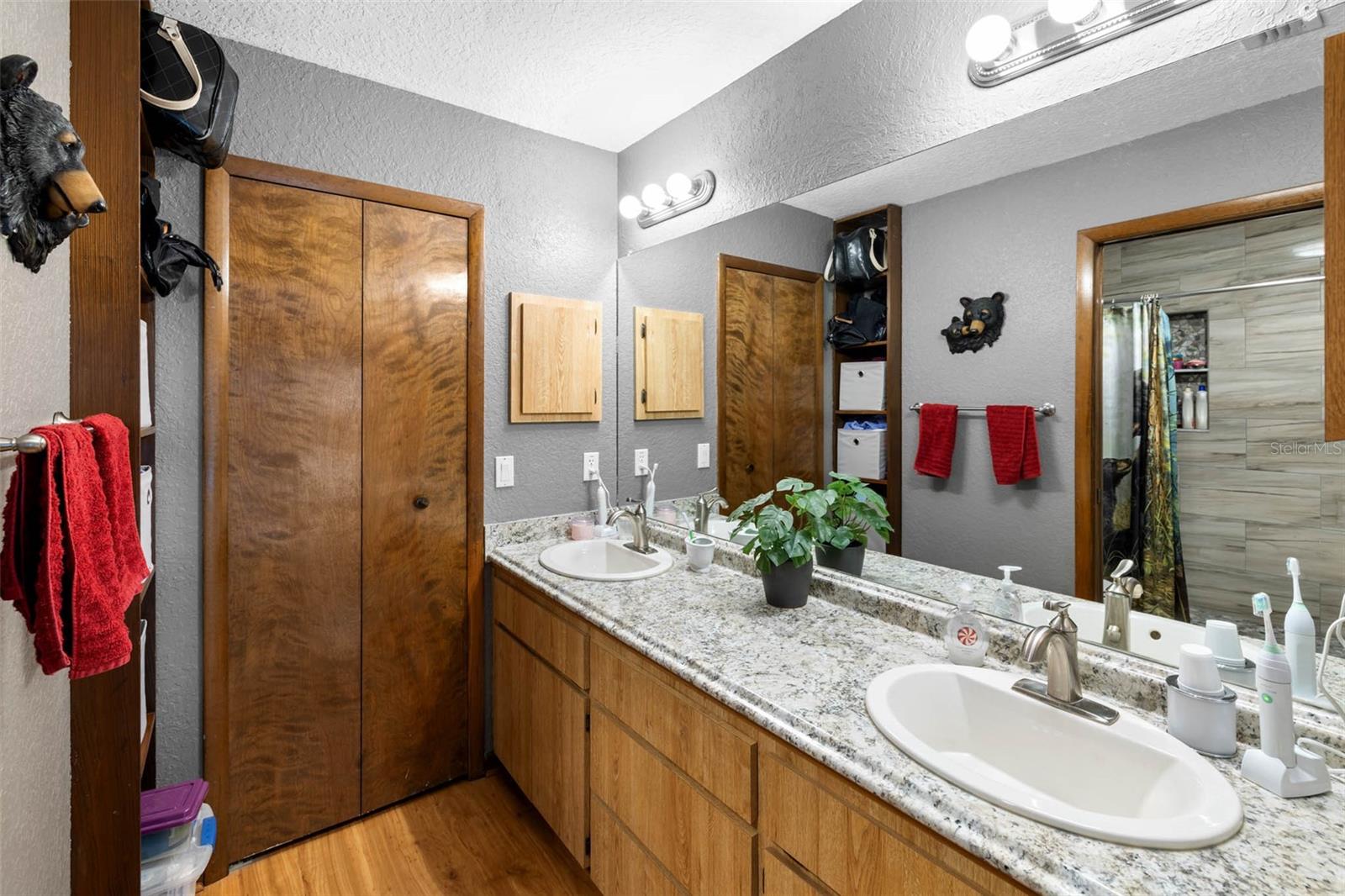Image 16 of 70 For 9514 Eden Avenue