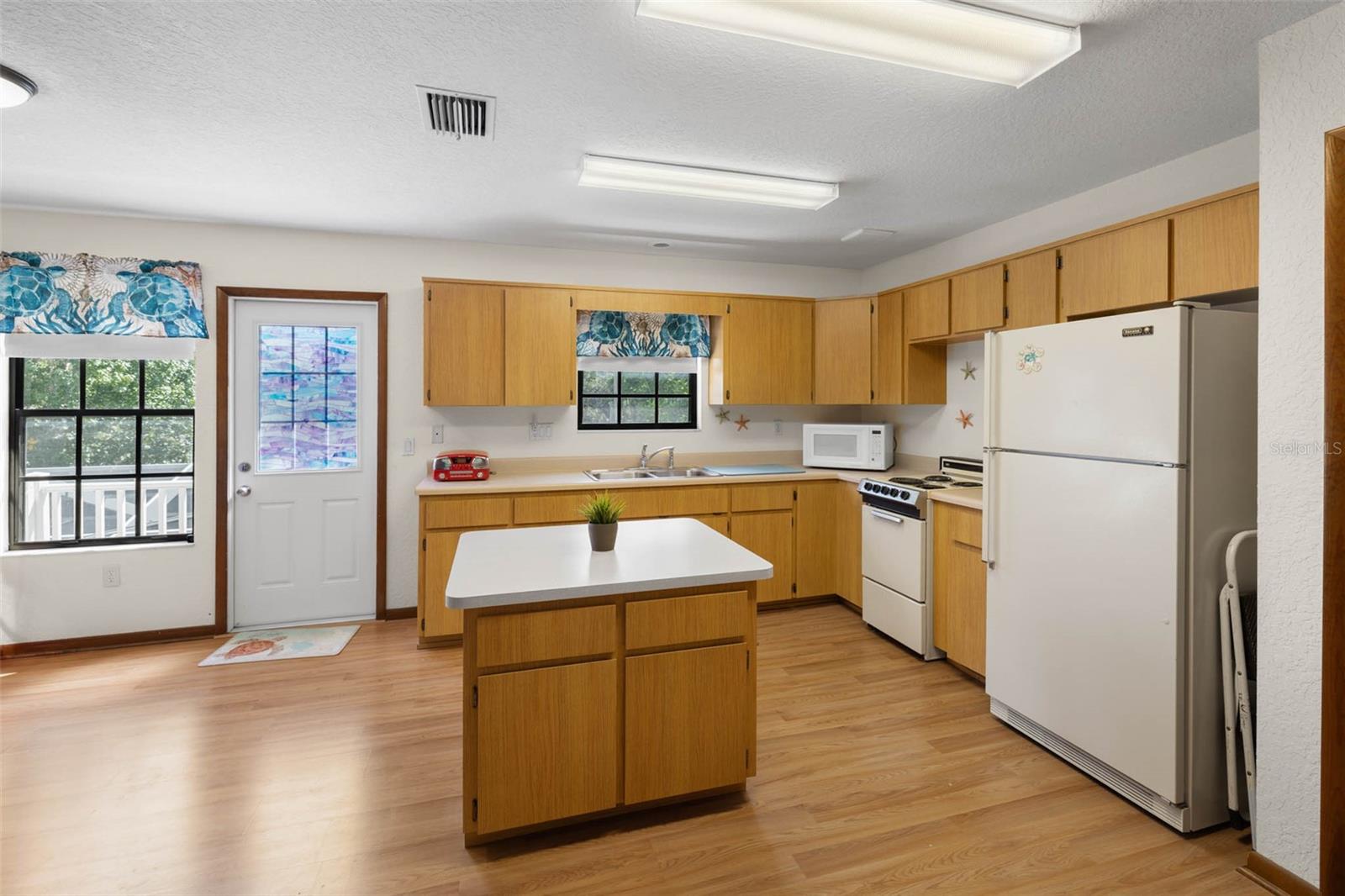 Image 30 of 70 For 9514 Eden Avenue