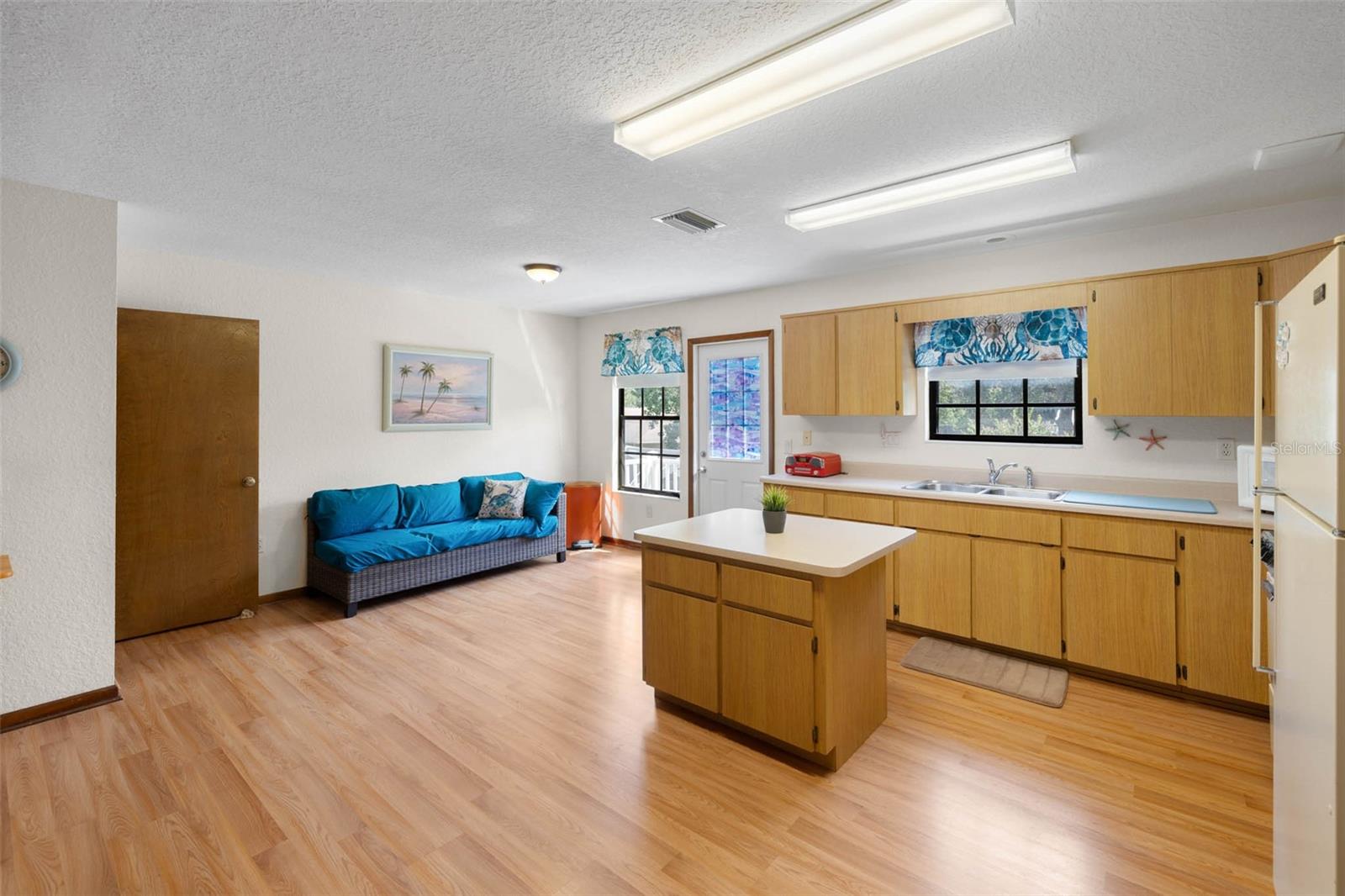 Image 31 of 70 For 9514 Eden Avenue