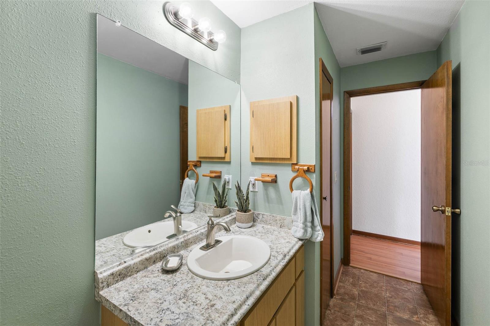 Image 36 of 70 For 9514 Eden Avenue