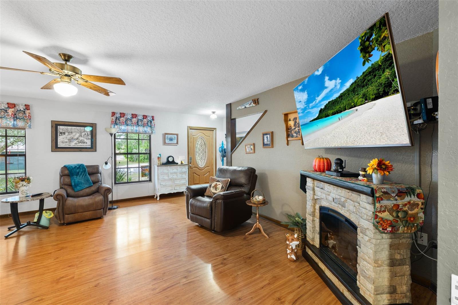 Image 6 of 70 For 9514 Eden Avenue