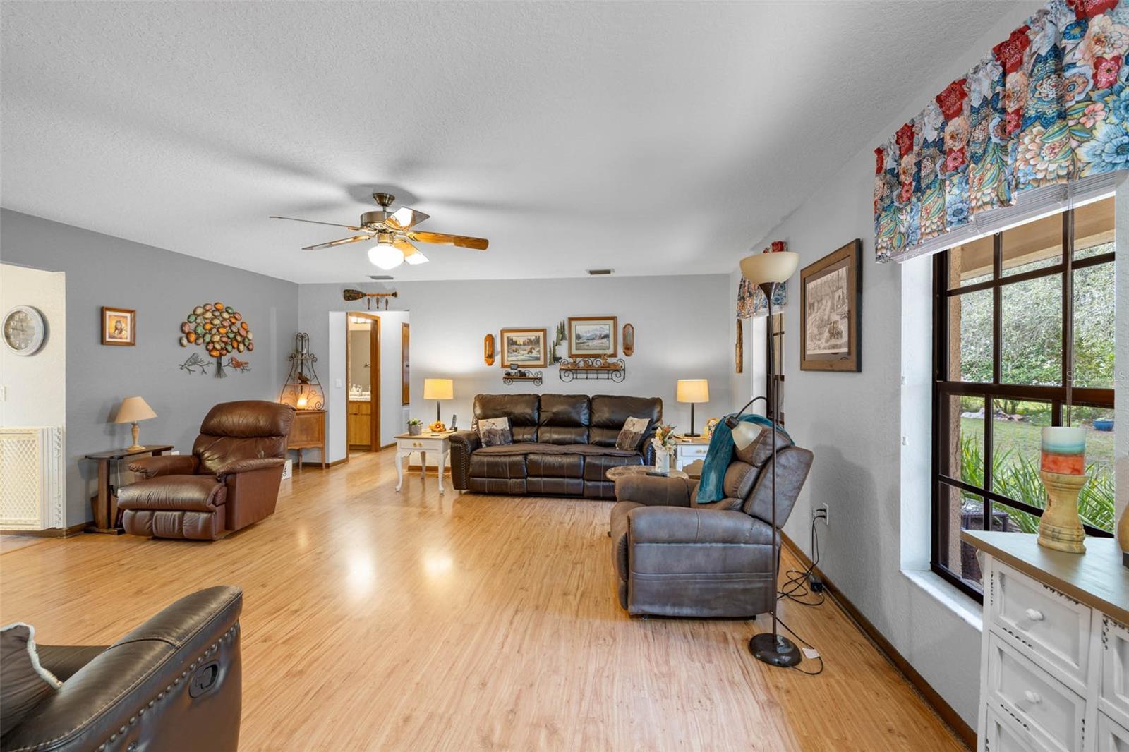 Image 7 of 70 For 9514 Eden Avenue