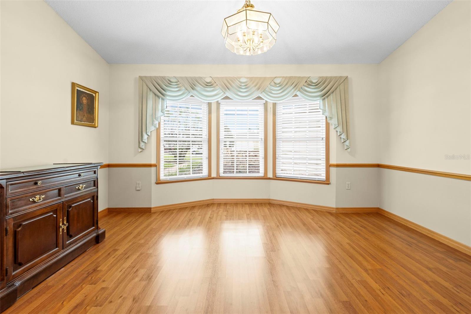 Listing photo id 9 for 6701 Freeport Drive