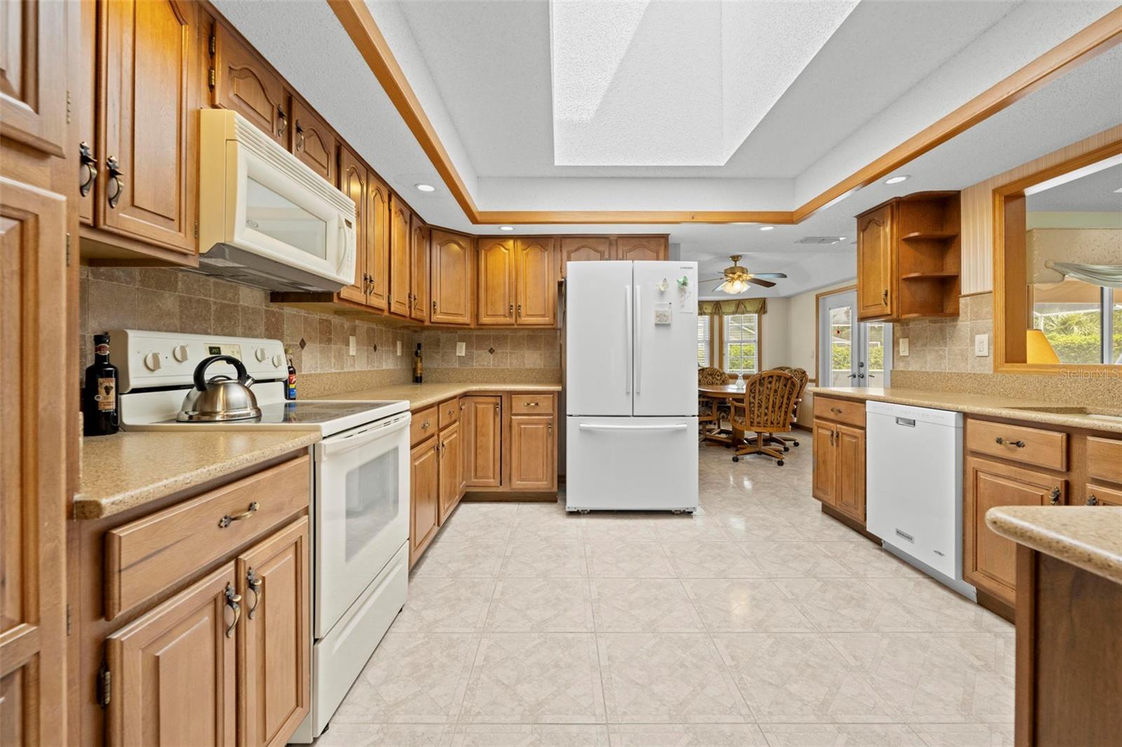 Listing photo id 14 for 6701 Freeport Drive