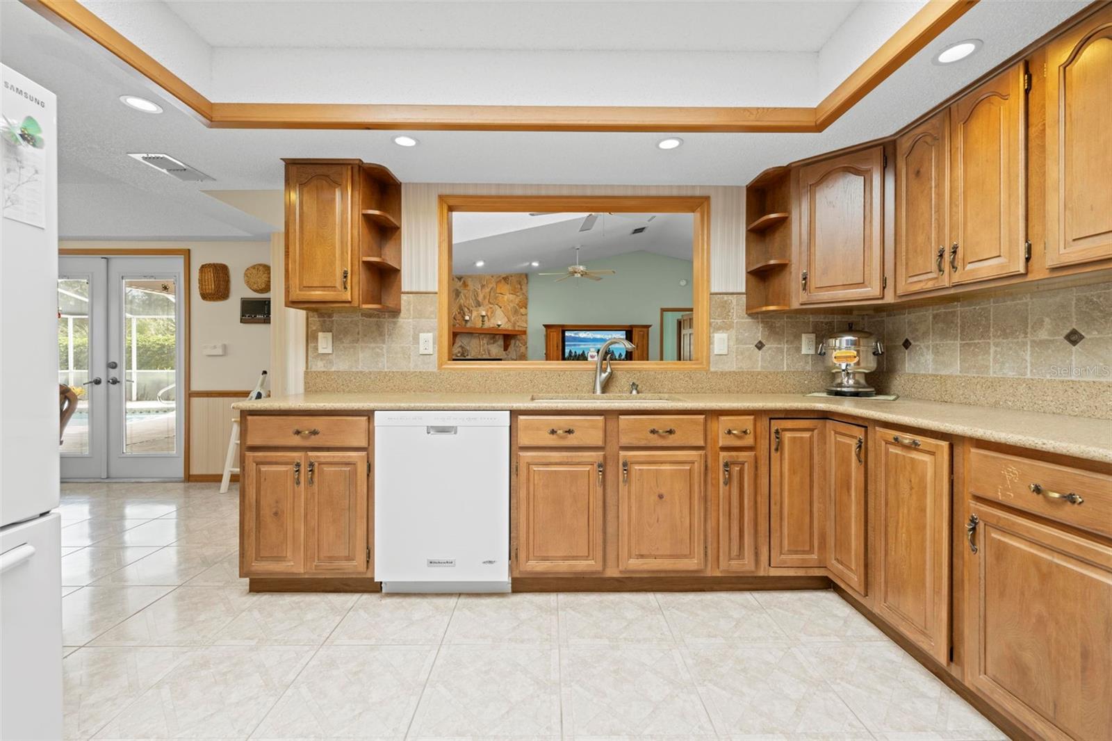 Listing photo id 15 for 6701 Freeport Drive