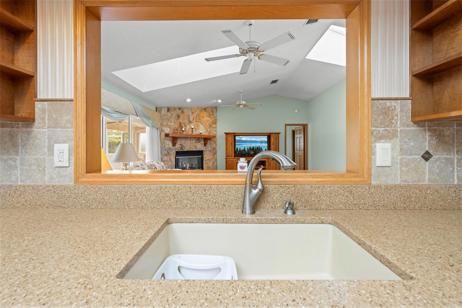 Listing photo id 17 for 6701 Freeport Drive