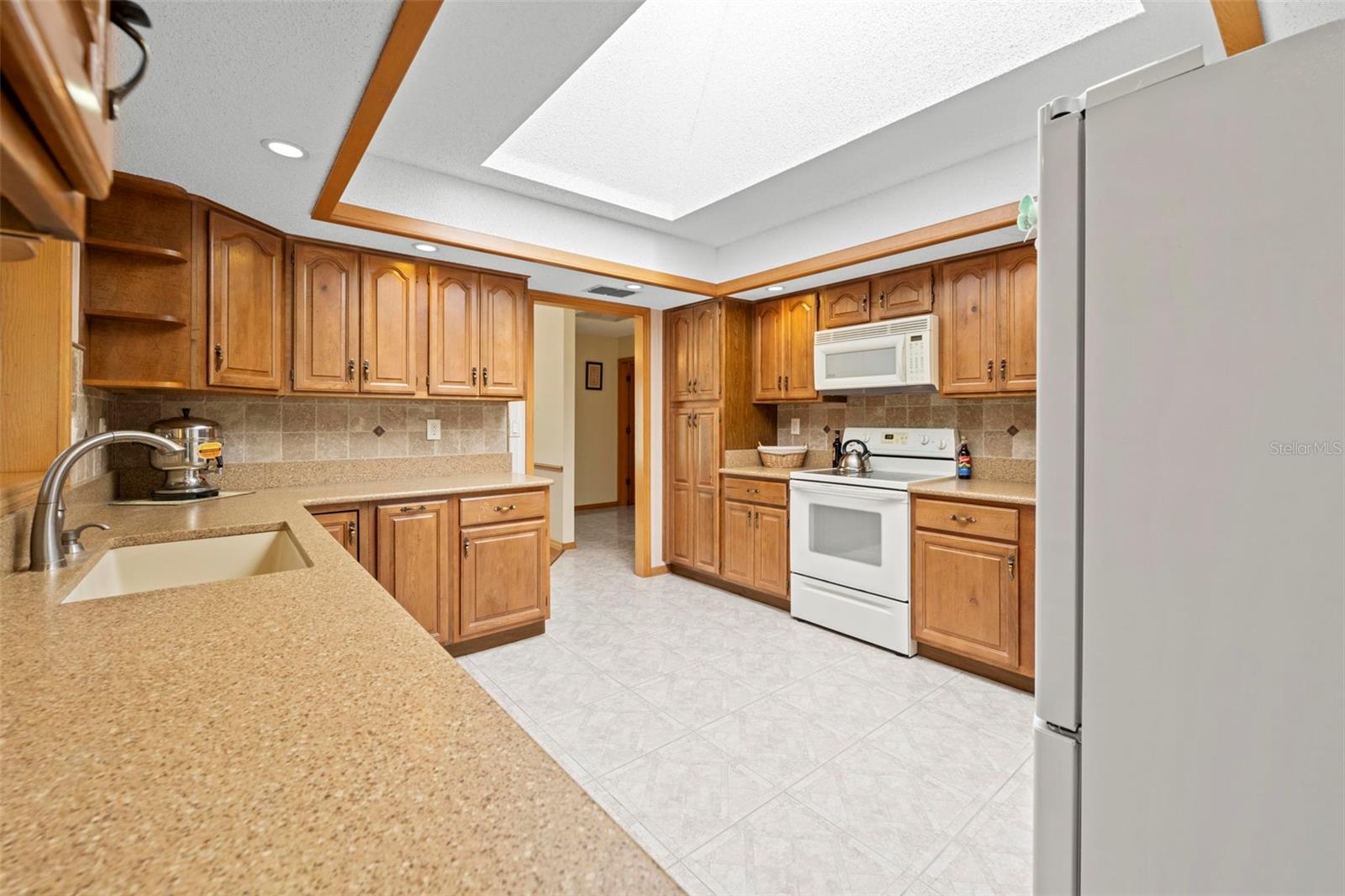 Listing photo id 18 for 6701 Freeport Drive