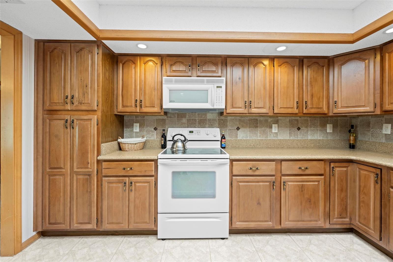 Listing photo id 19 for 6701 Freeport Drive