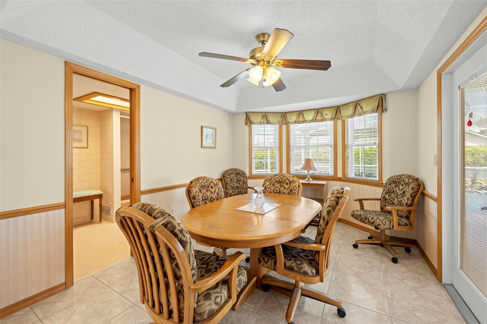 Listing photo id 22 for 6701 Freeport Drive