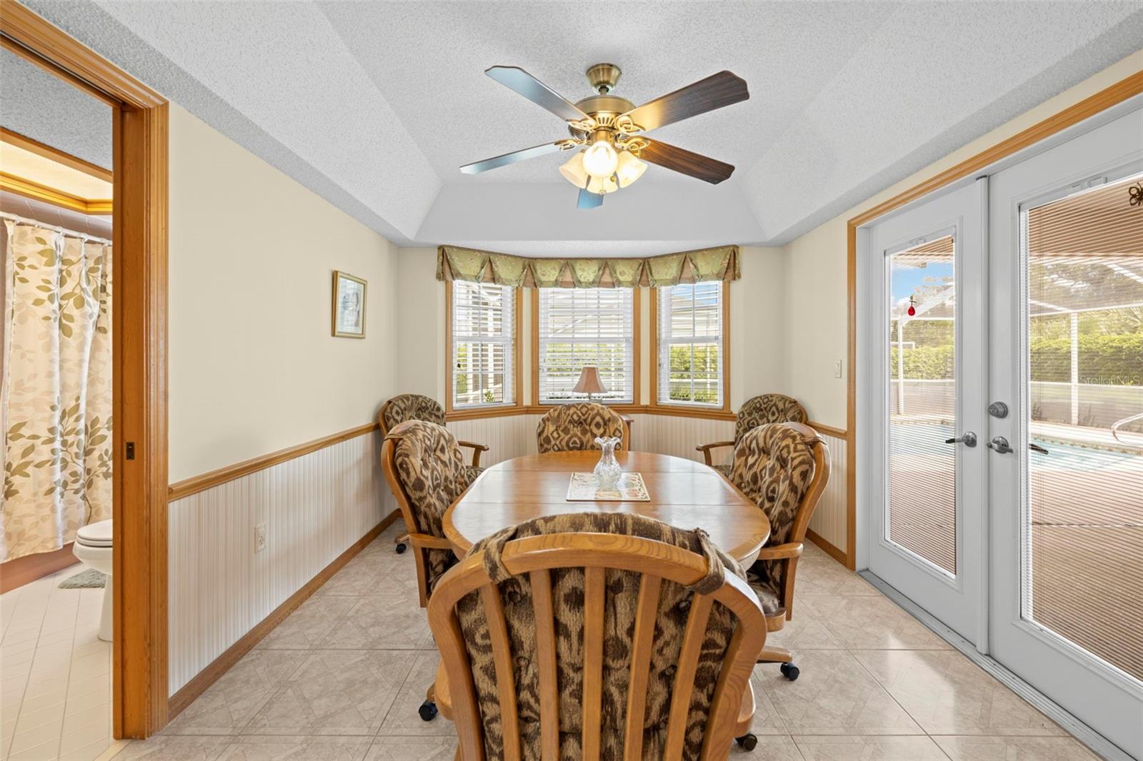 Listing photo id 23 for 6701 Freeport Drive