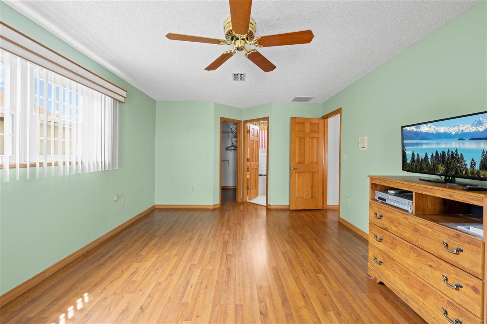 Listing photo id 27 for 6701 Freeport Drive