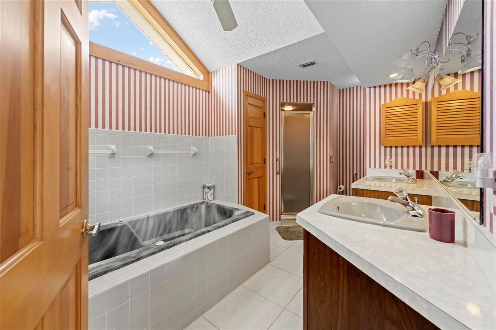 Listing photo id 28 for 6701 Freeport Drive