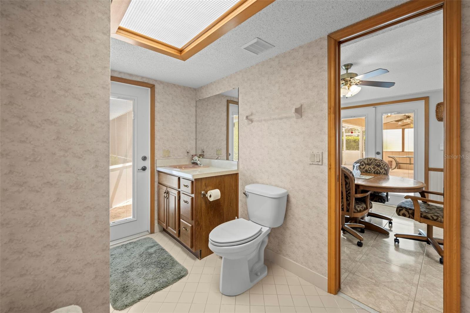 Listing photo id 39 for 6701 Freeport Drive