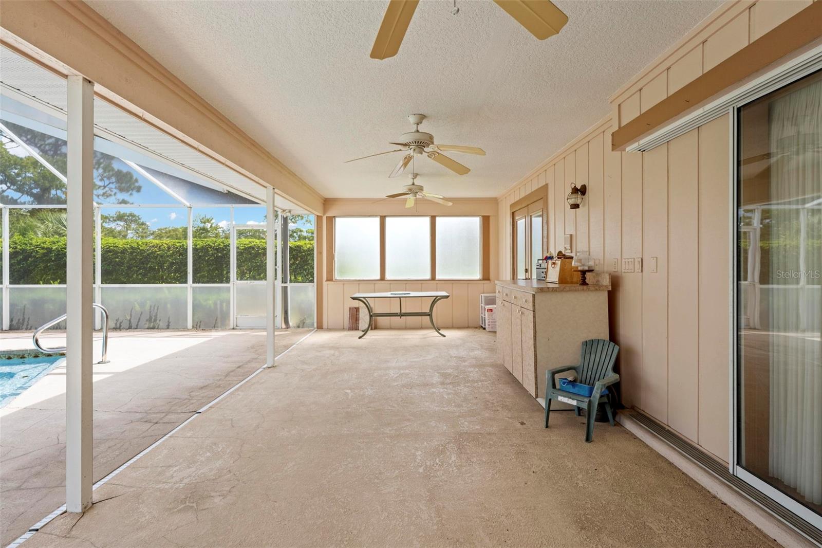 Listing photo id 41 for 6701 Freeport Drive