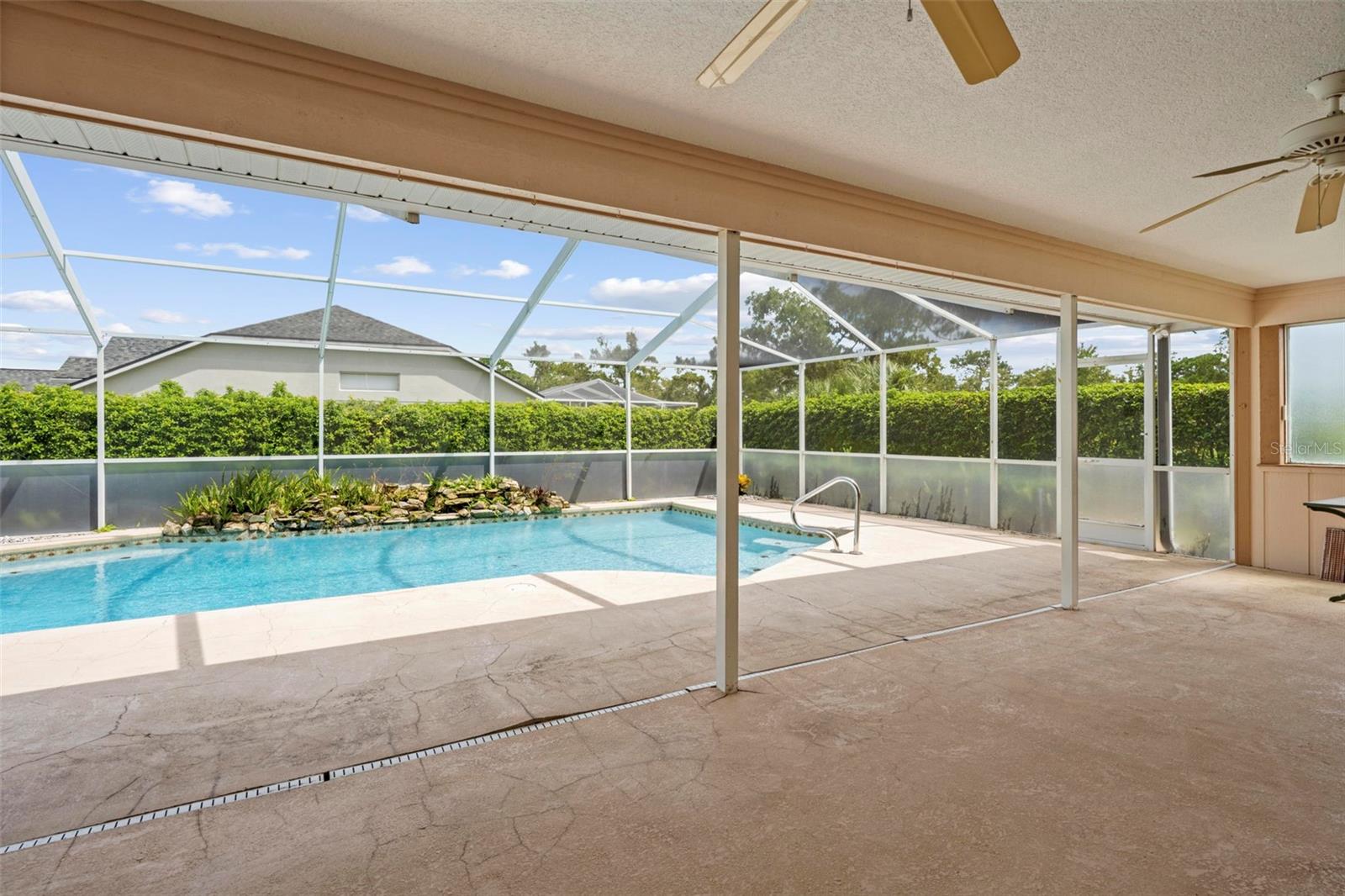 Listing photo id 42 for 6701 Freeport Drive