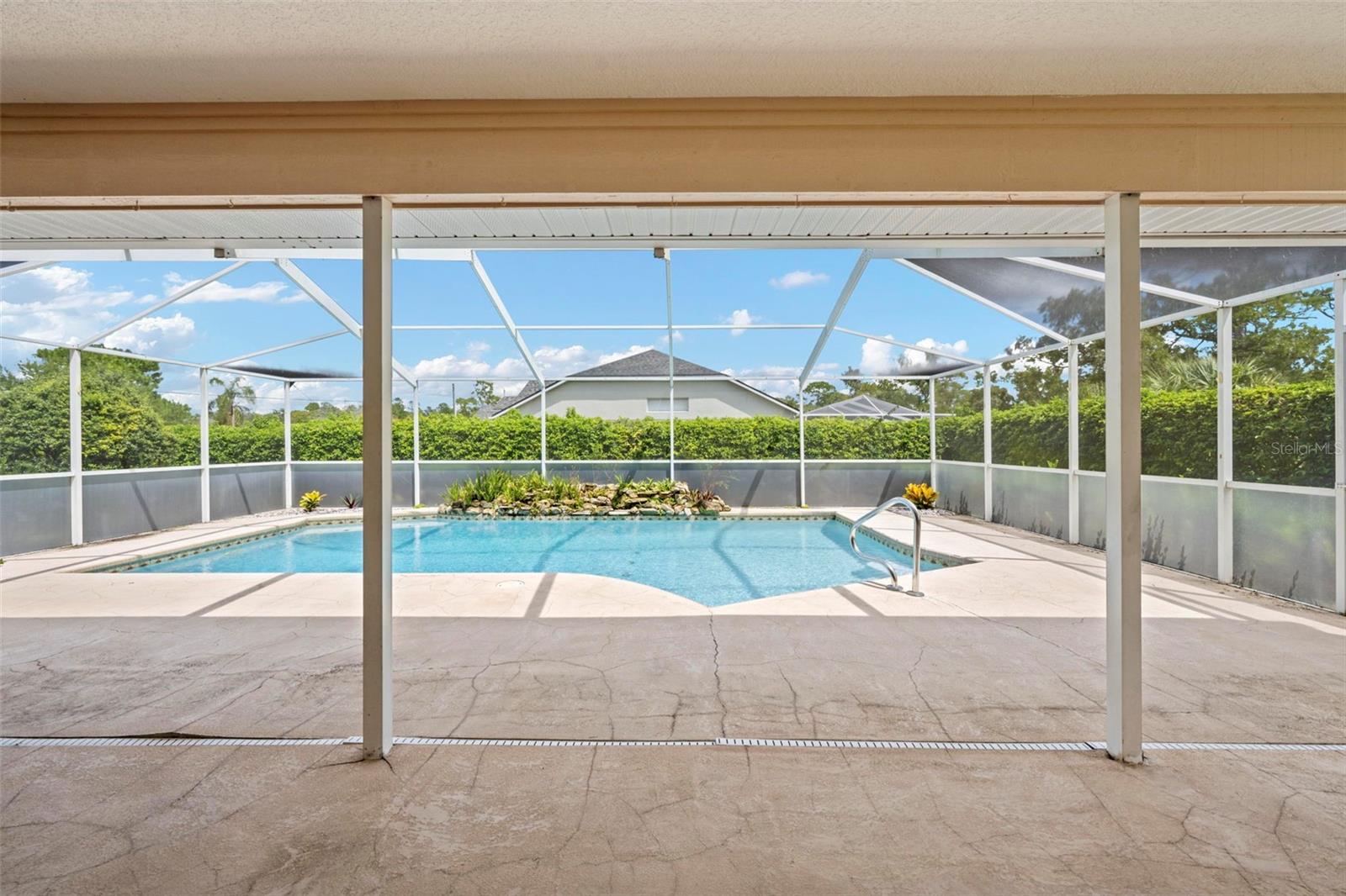 Listing photo id 43 for 6701 Freeport Drive