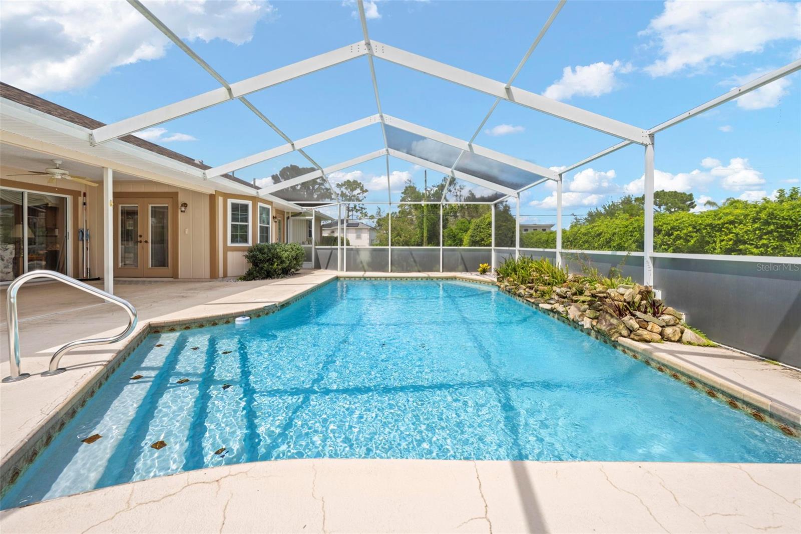 Listing photo id 46 for 6701 Freeport Drive