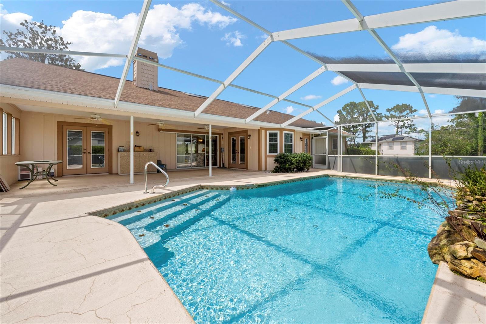 Listing photo id 47 for 6701 Freeport Drive