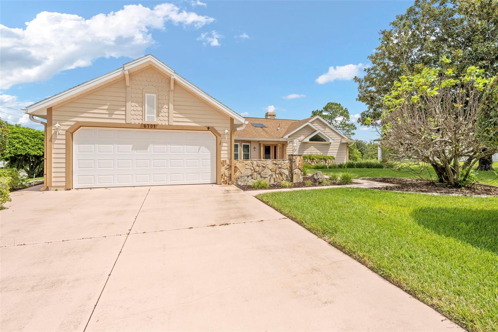 Listing photo id 50 for 6701 Freeport Drive