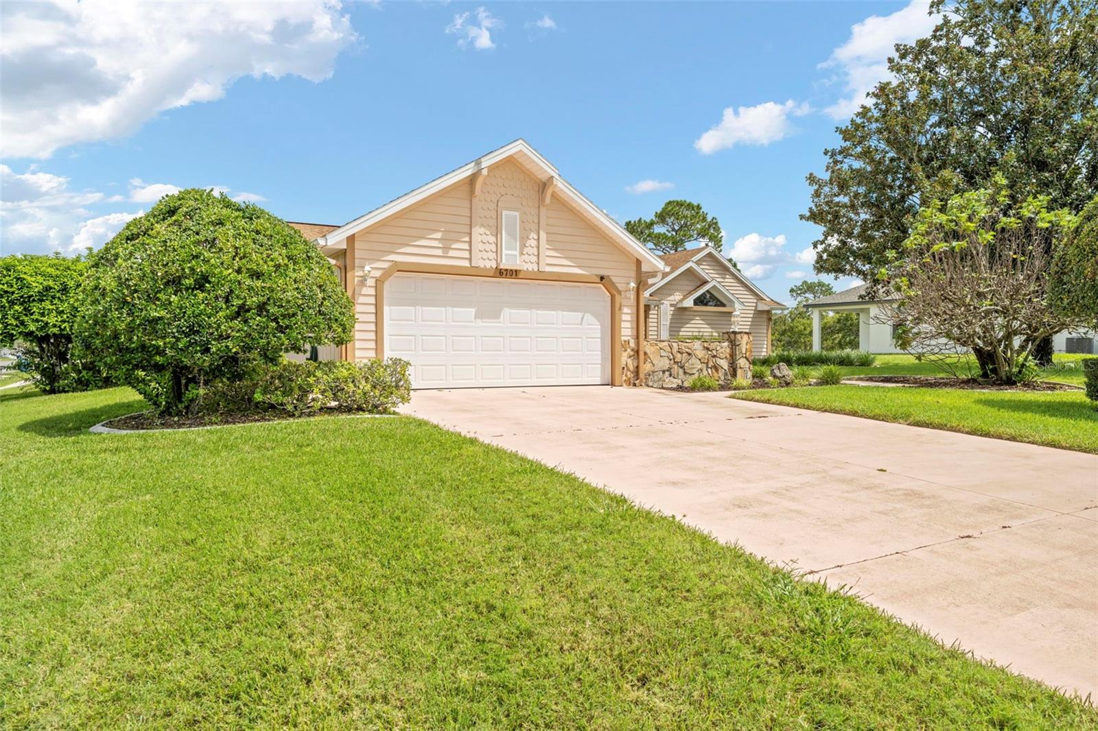 Listing photo id 52 for 6701 Freeport Drive