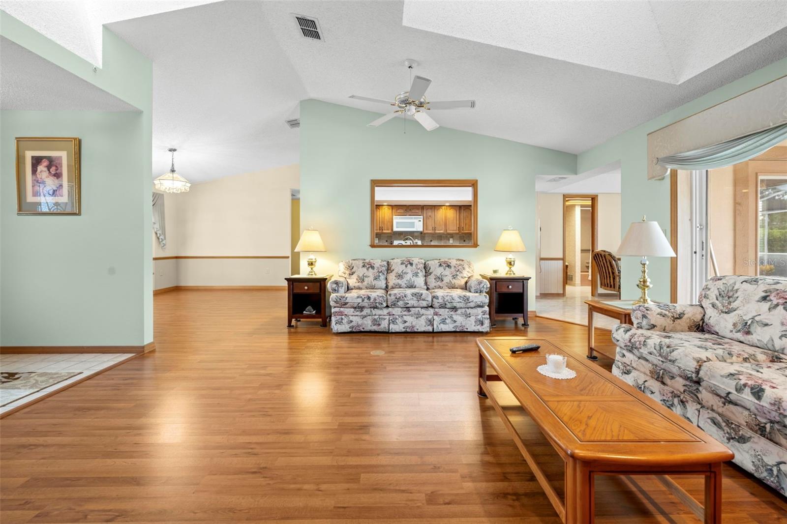 Listing photo id 7 for 6701 Freeport Drive