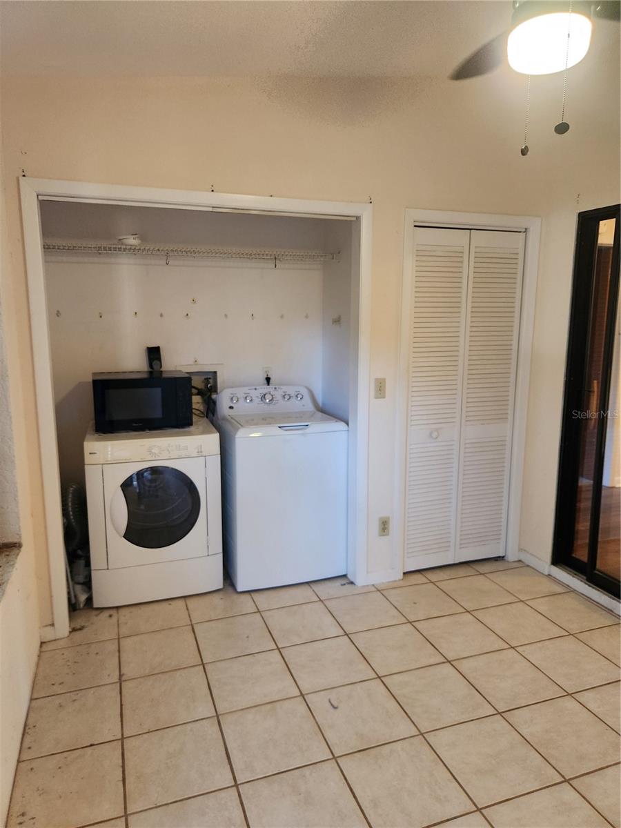 Image 11 of 16 For 8626 Shadblow Court 4