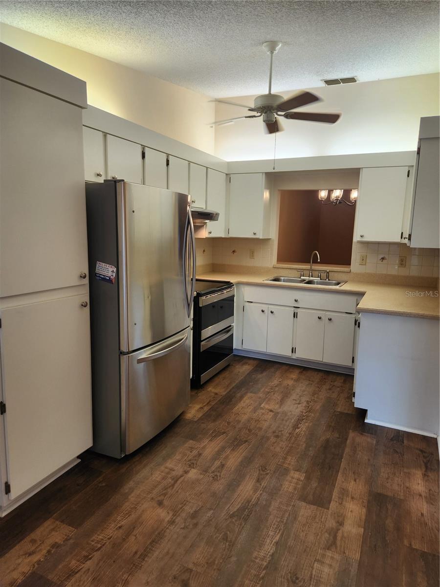 Image 5 of 16 For 8626 Shadblow Court 4