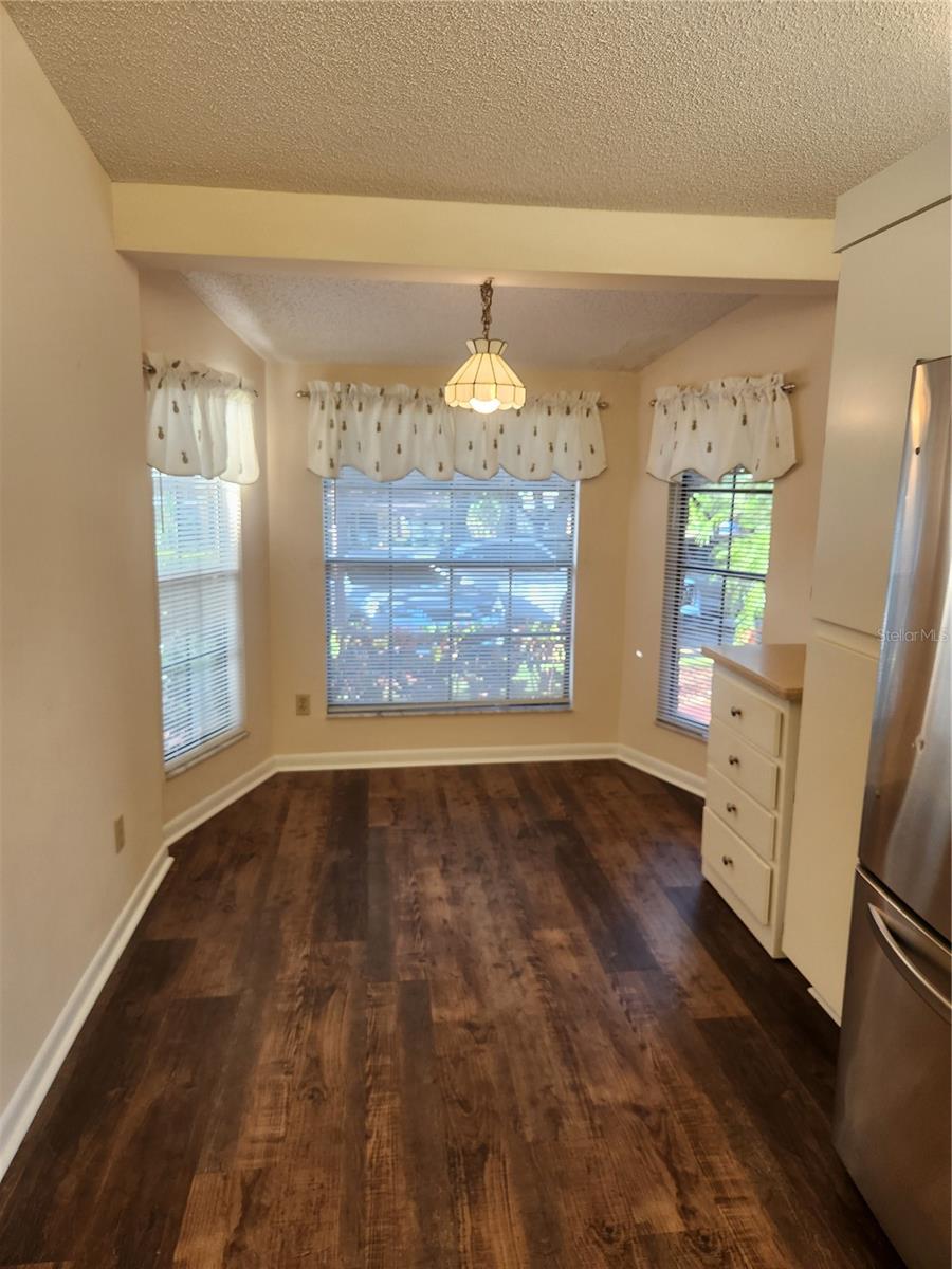 Image 6 of 16 For 8626 Shadblow Court 4