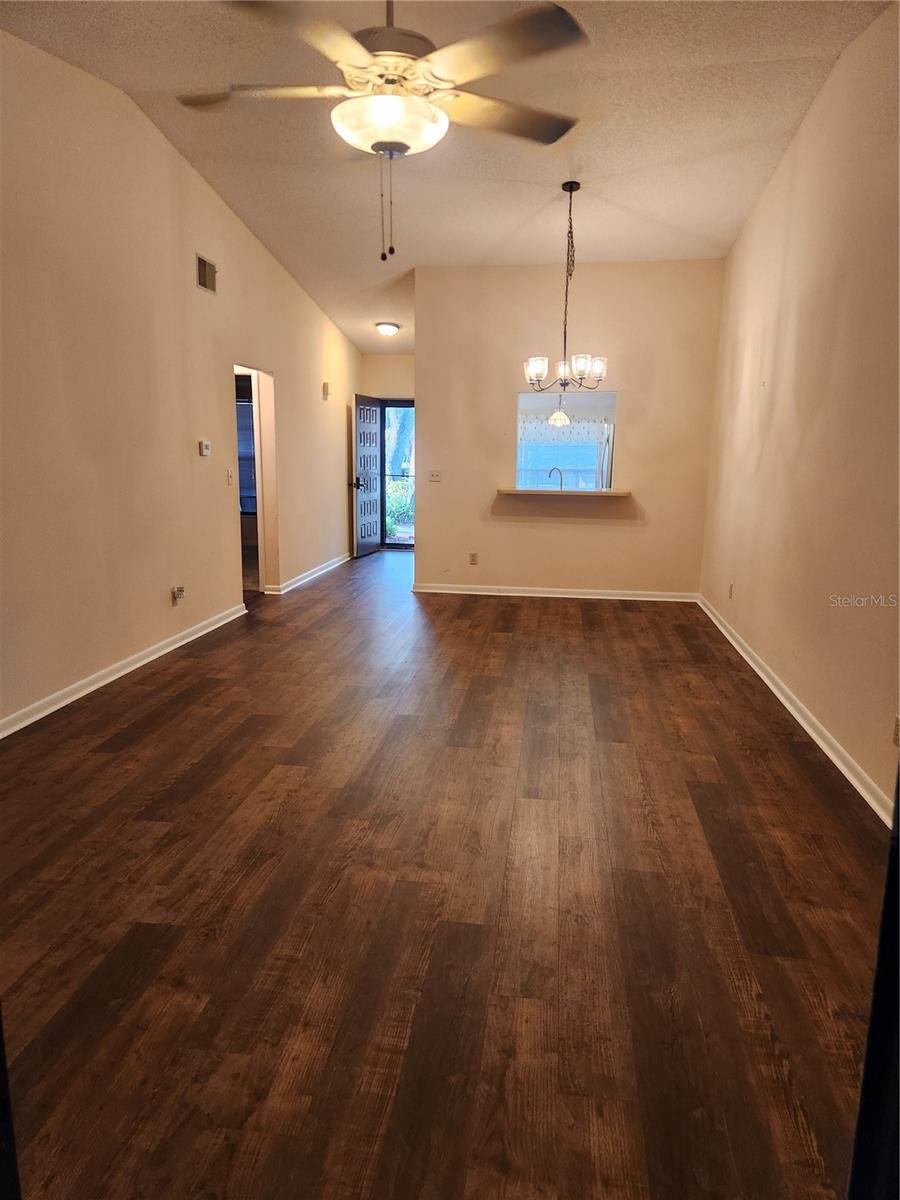 Image 9 of 16 For 8626 Shadblow Court 4