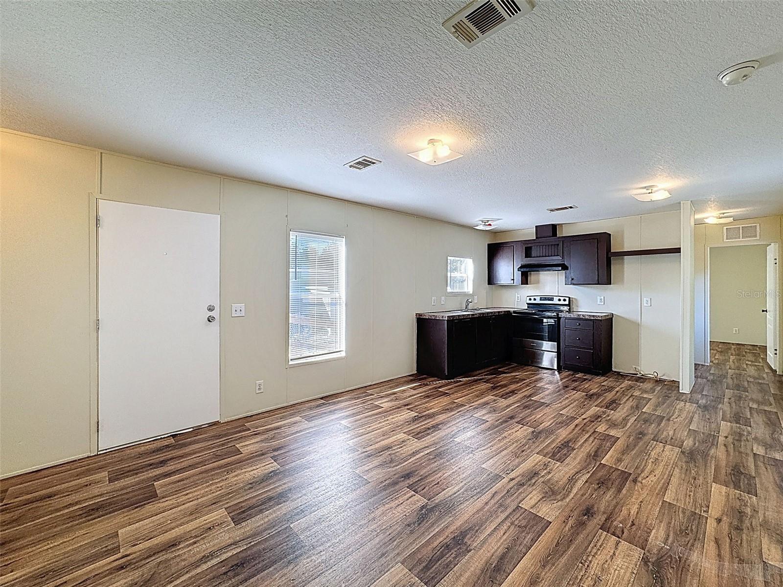 Image 13 of 50 For 13305 Miami Street