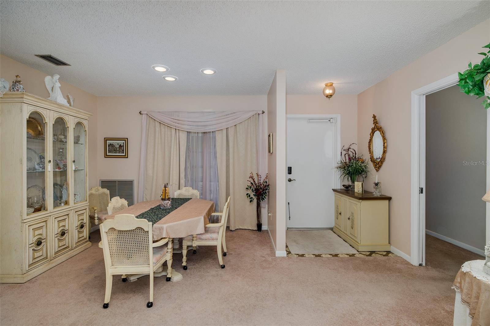 Image 17 of 46 For 8015 San Fernando Drive